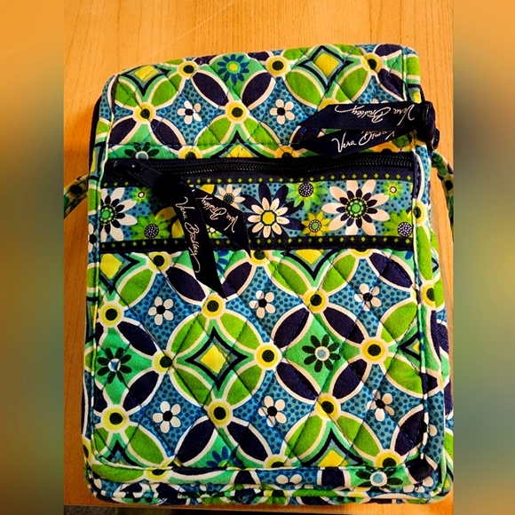 Vera Bradley Handbags - Vera Bradley crossbody purse